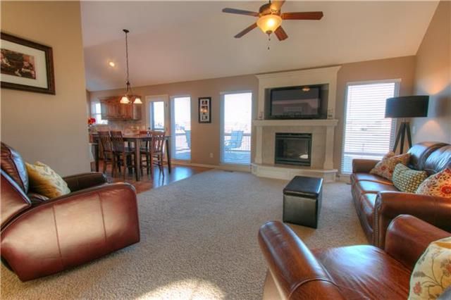 904 N Ash St, Kearney, MO 64060