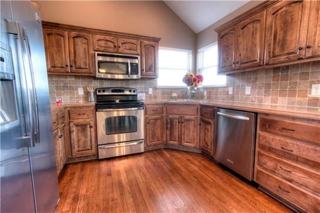 904 N Ash St, Kearney, MO 64060