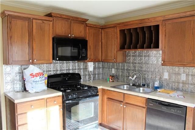 18511 E Shoshone Dr, Independence, MO 64058