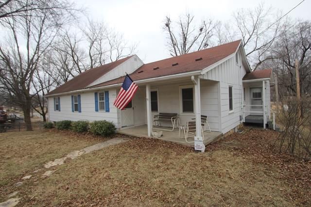 3752 Prather Rd, Kansas City, MO 64116