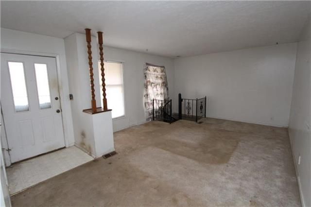 209 Yorkshire Dr, Lawrence, KS 66049
