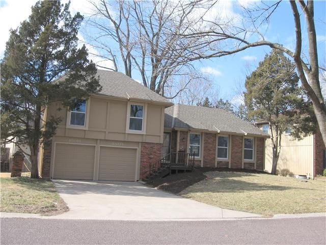 10018 Knox Dr, Overland Park, KS 66212