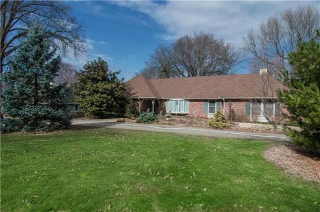 6820 W 67th St, Overland Park, KS 66202