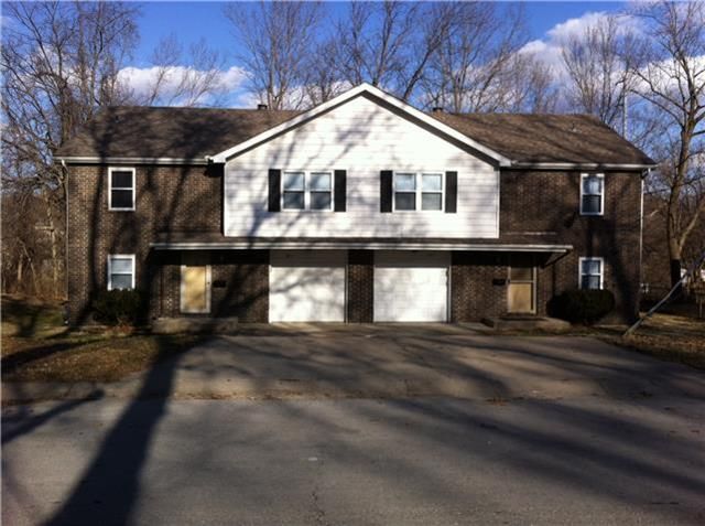 5709 NW Hillside Dr, Kansas City, MO 64151