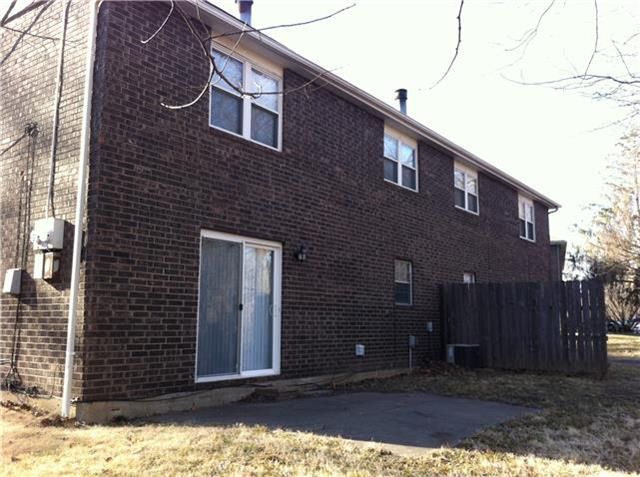 5709 NW Hillside Dr, Kansas City, MO 64151