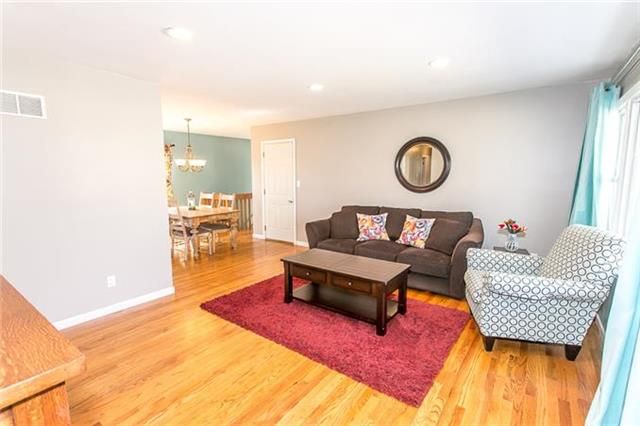 10509 W 89th Ter, Overland Park, KS 66214