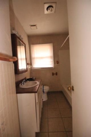 3441 E 54th St, Kansas City, MO 64130