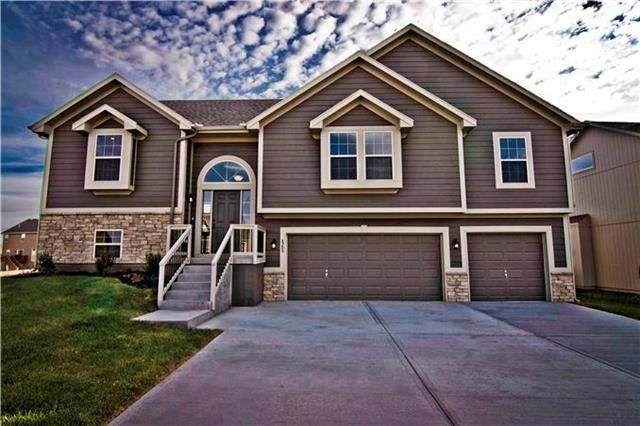 7905 NE 100th St, Kansas City, MO 64157