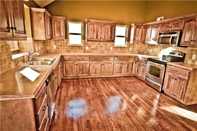7905 NE 100th St, Kansas City, MO 64157