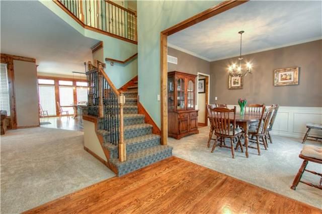 5719 N Chatham Ct, Kansas City, MO 64151