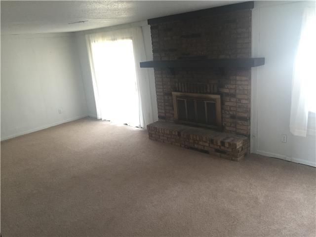2410 E 109th Ter, Kansas City, MO 64131