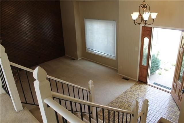 7940 Haskins St, Lenexa, KS 66214