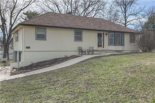 707 E 117th Ter, Kansas City, MO 64131