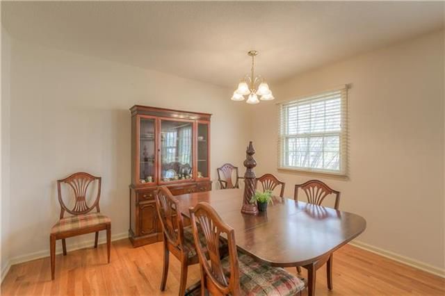707 E 117th Ter, Kansas City, MO 64131