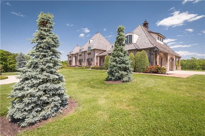 8301 Fish Rd, Kansas City, MO 64139