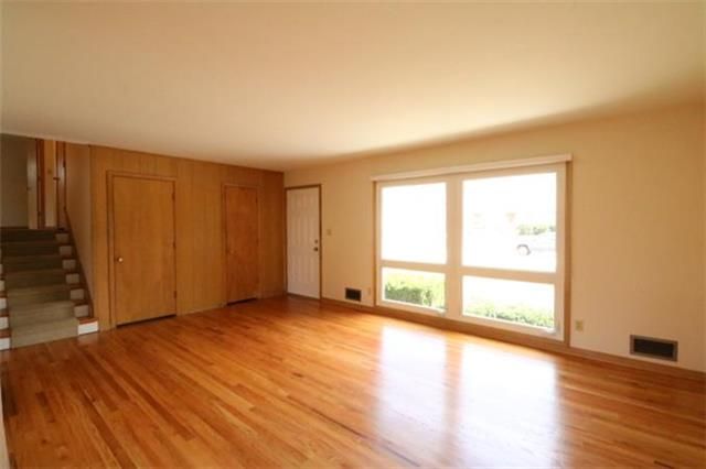 7300 Robinson St, Overland Park, KS 66204