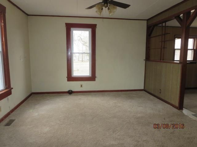 6323 S 14th St, St Joseph, MO 64504