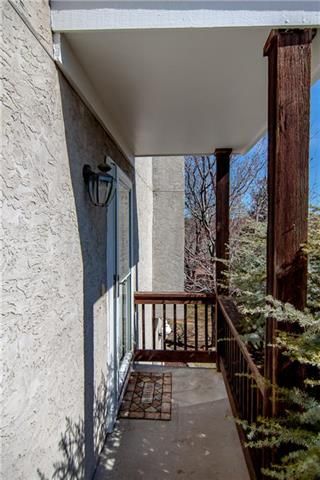11048 W 98th St, Overland Park, KS 66214