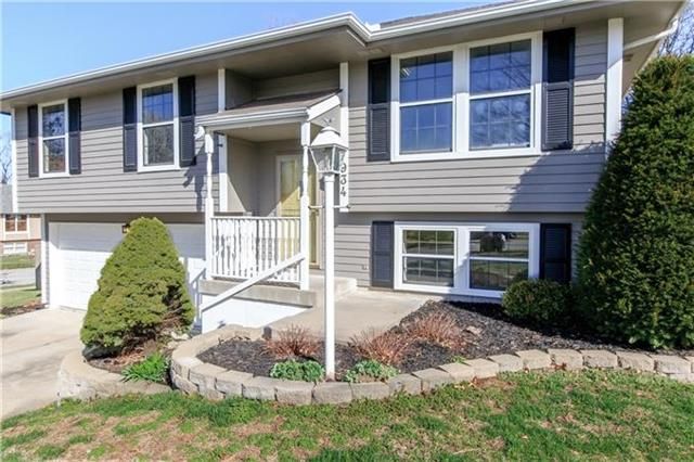 7934 NW 73rd Ct, Kansas City, MO 64152