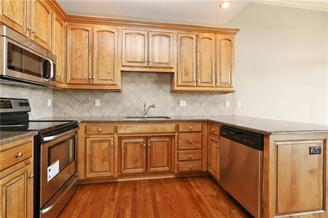 19805 W 100th Ter, Lenexa, KS 66220