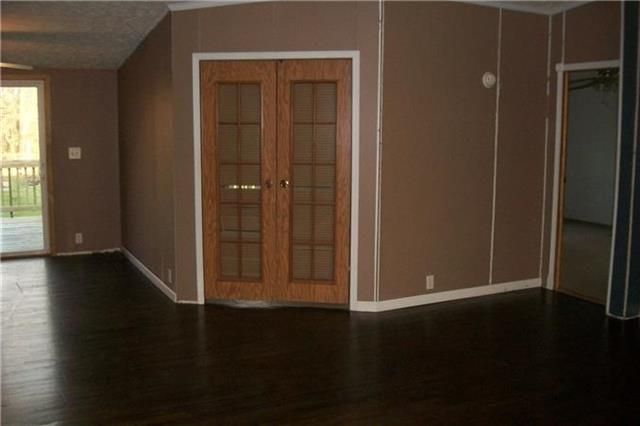 313 N 3rd St, Pleasant Hill, MO 64080