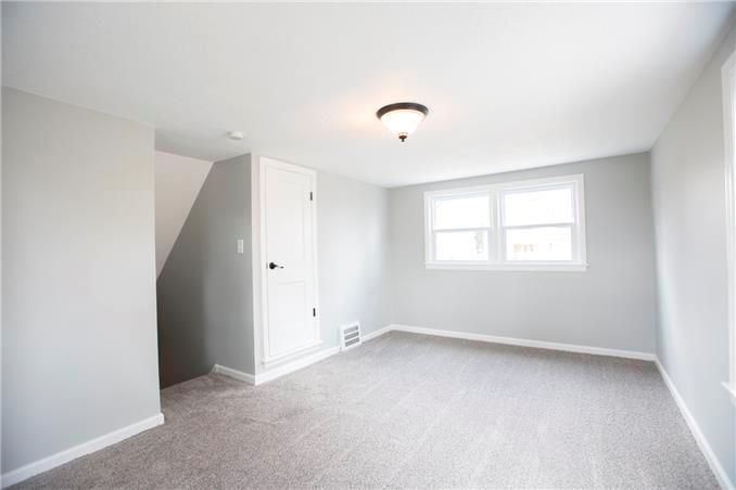 925 E 77th Ter, Kansas City, MO 64131