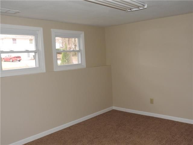 909 Willow Dr, Clinton, MO 64735