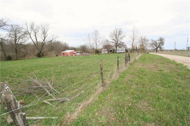 10481 Berry Rd, Sweet Springs, MO 65351
