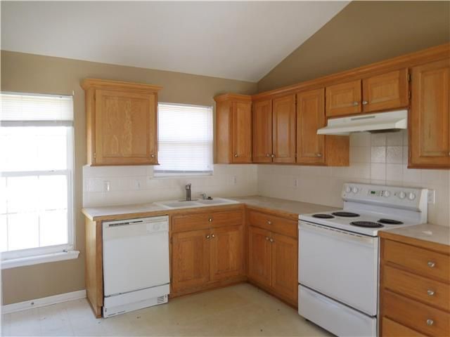 720 E 124th St, Kansas City, MO 64146