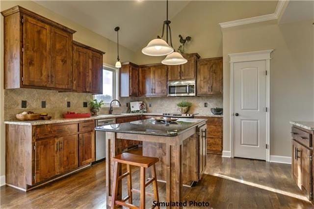 4516 NE 104th St, Kansas City, MO 64156