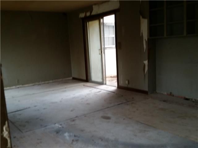 9719 E 35th St, Independence, MO 64052