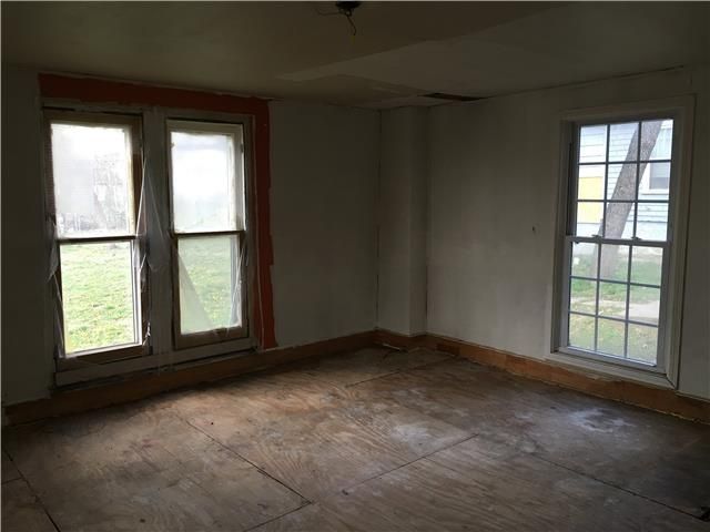 523 Locust St, Pleasant Hill, MO 64080