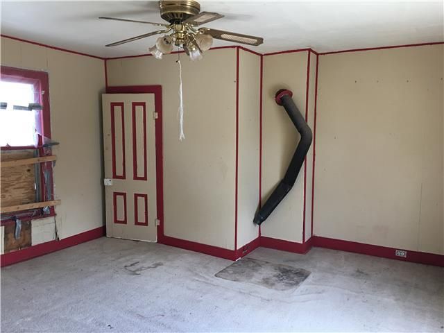 523 Locust St, Pleasant Hill, MO 64080