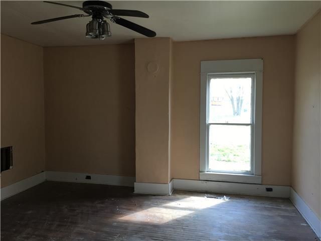 523 Locust St, Pleasant Hill, MO 64080