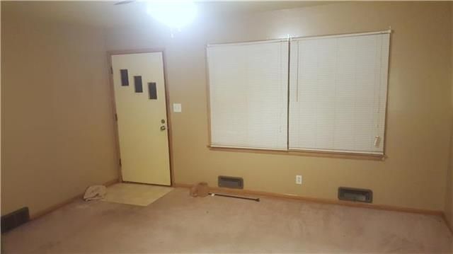 6506 E 17th St, Kansas City, MO 64126