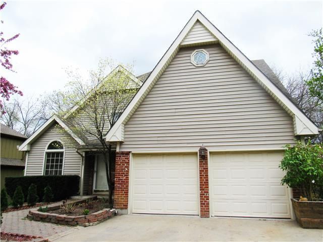 8057 Hall St, Lenexa, KS 66219