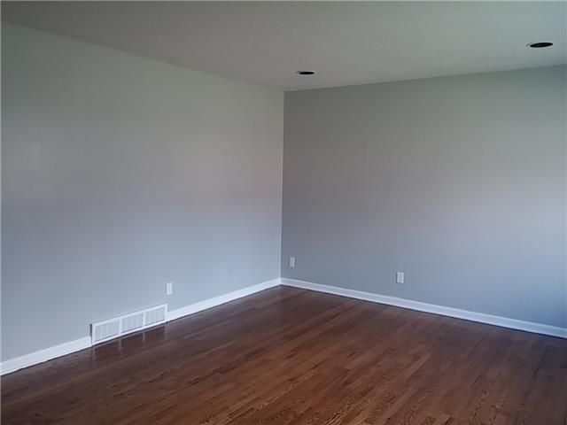 7613 E 76th St, Kansas City, MO 64138