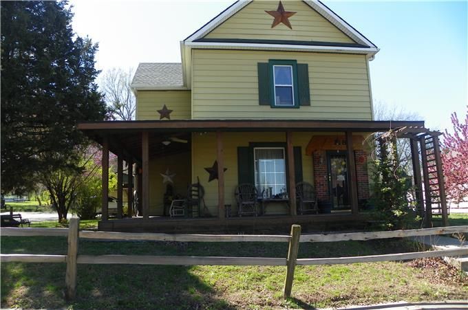 118 E Cliff St, St Joseph, MO 64504