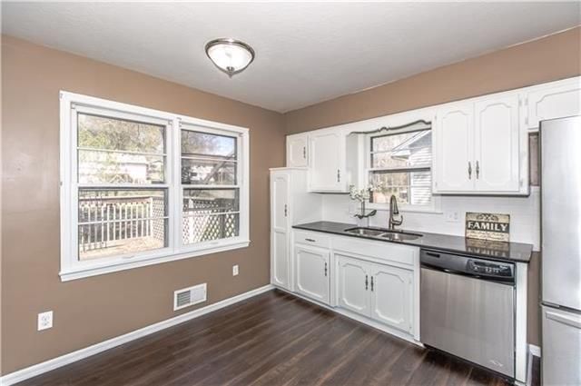 6808 Vermont Ave, Raytown, MO 64133