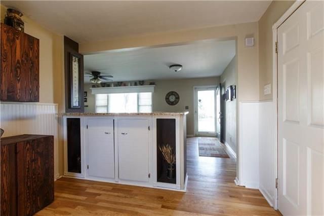 8207 Summit St, Kansas City, MO 64114