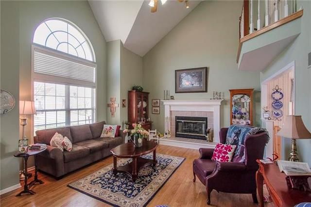 1208 SE 12th Cir, Lee's Summit, MO 64081