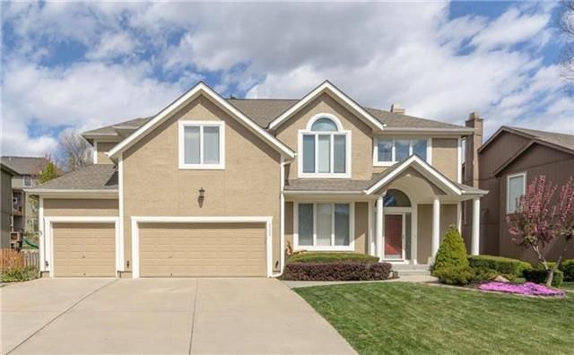 5208 W 163rd St, Overland Park, KS 66085