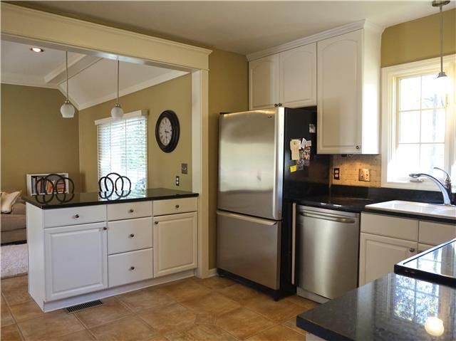 1216 Romany Rd, Kansas City, MO 64113