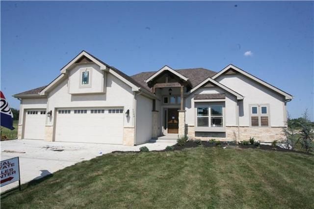 5004 Montebella Dr, Riverside, MO 64150