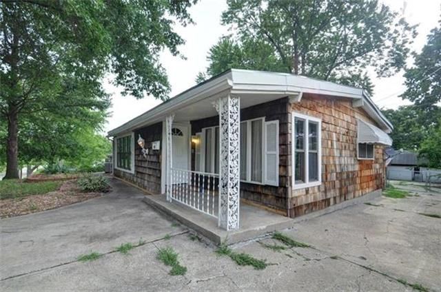 1933 S 10th Ter, Kansas City, KS 66103