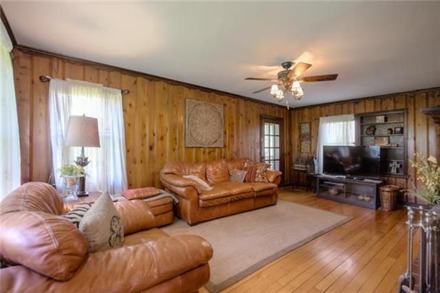 2206 E 129th St, Kansas City, MO 64146