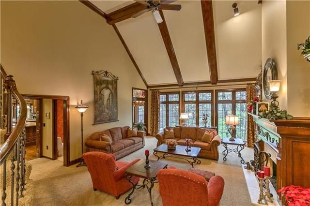 6151 N Hull Dr, Kansas City, MO 64151