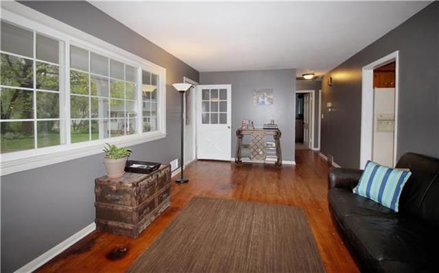 6918 Barkley St, Overland Park, KS 66204