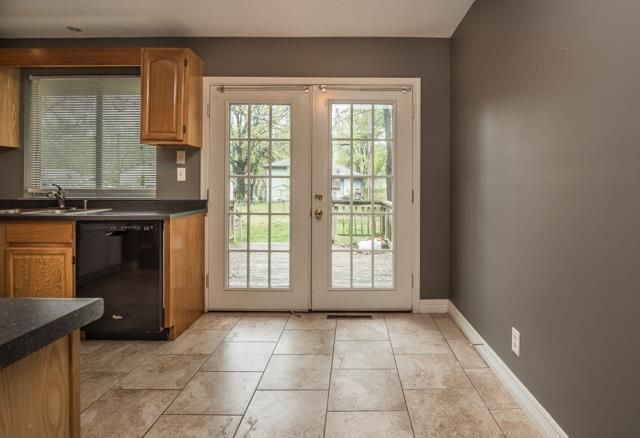 7901 E 91st St, Kansas City, MO 64138