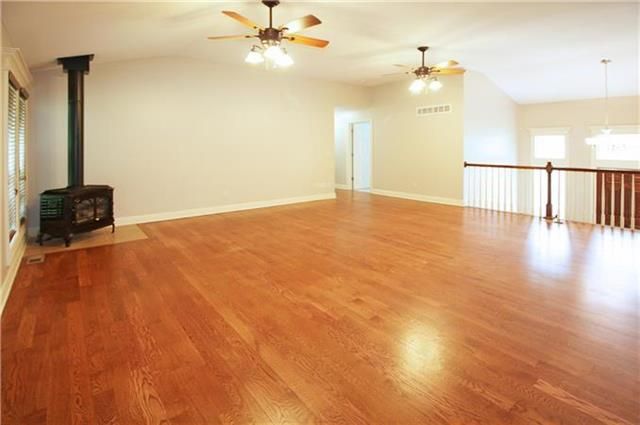 5015 Northwood Rd, Riverside, MO 64150